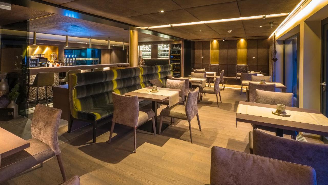 Vier Studios & Restaurant Langenfeld Bagian luar foto